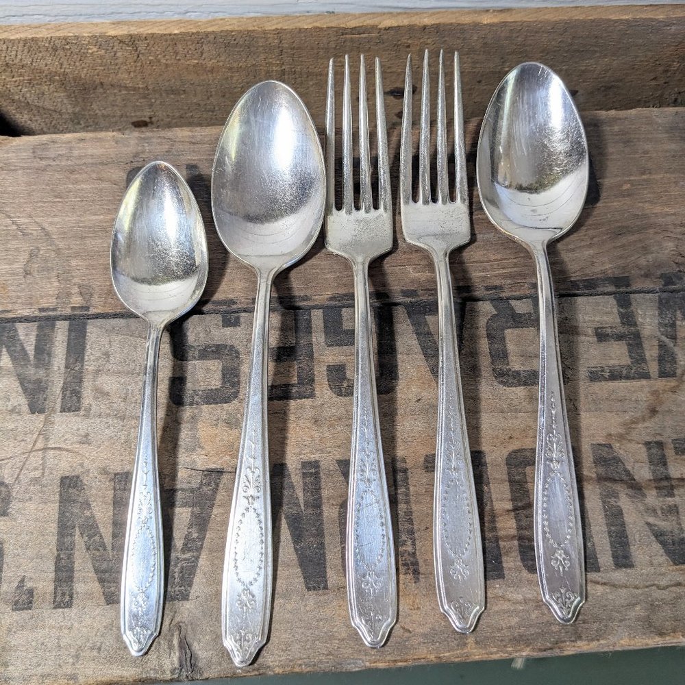 5 Piece Vintage William Rogers and Bro Flatware Spoons Forks